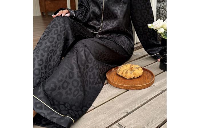 Black Leopard Jacquard Women's Long Sleeve Top & Pants Pajama Set, Fall & Winter Clothes